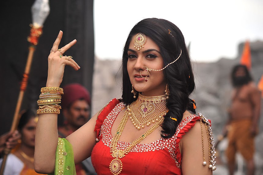 Sakshi Chaudhary in Suvarna Sundari movie