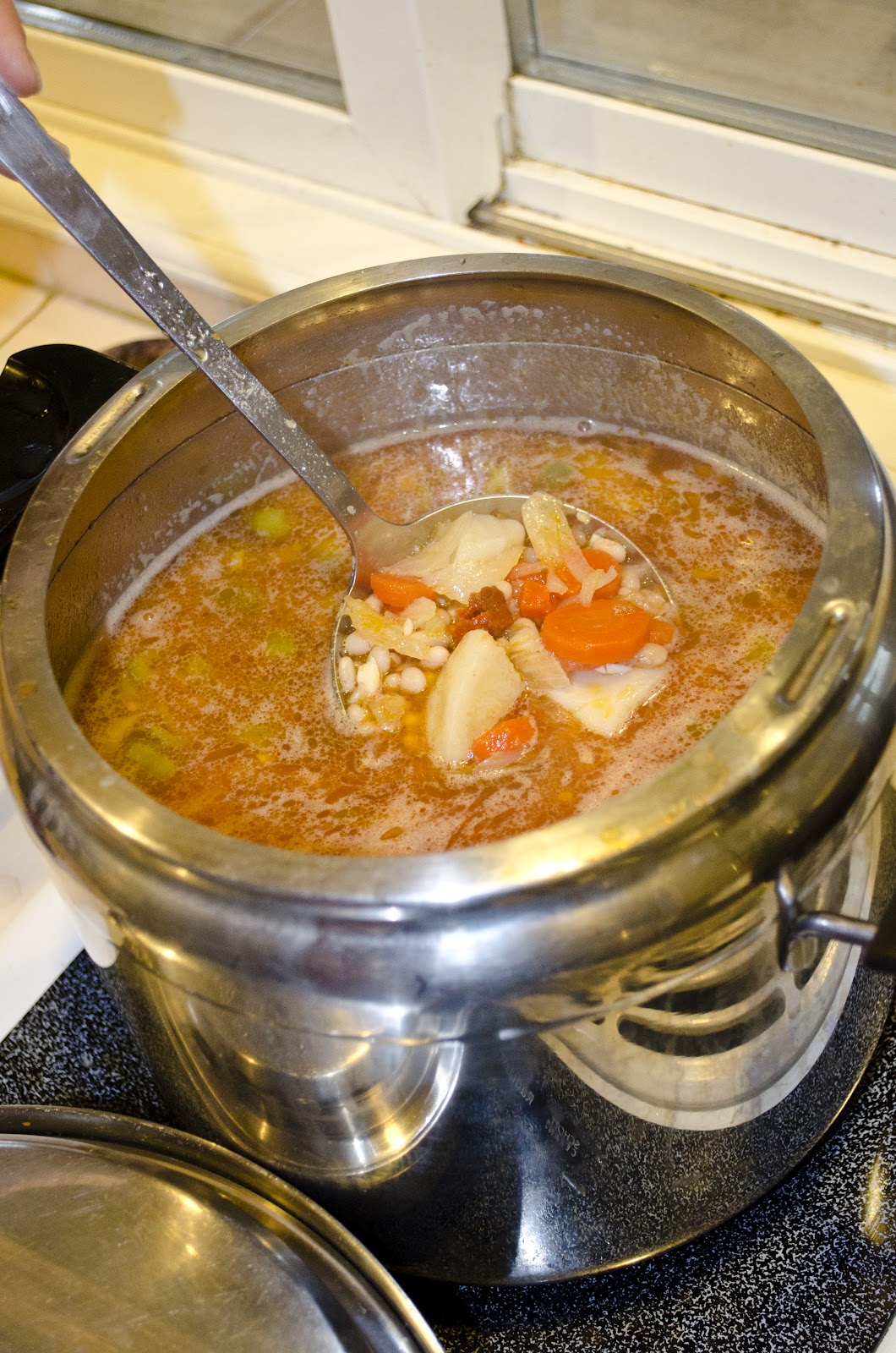 FRIJOLES BLANCOS-White bean soup | mmmm...Cuba