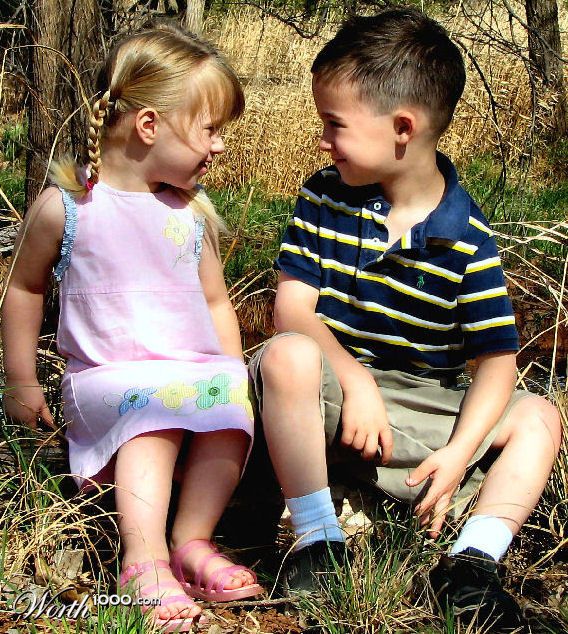 ребенок изучает мир. покажи детскую историю. покажи детскую историю. познавательные интересы ребенка. дети читают.