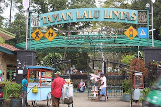 Taman Ade Irma Suryani Nasution (Taman Lalu Lintas) Taman Ade Irma Suryani Nasution (Taman Lalu Lintas)