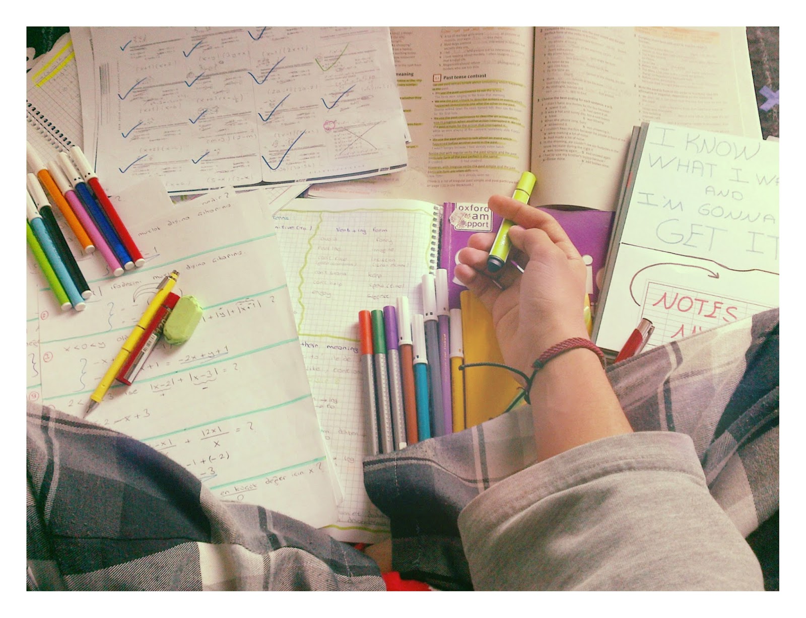 I am studying at the university. I am studying at the university