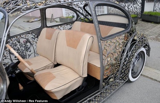 Ursula Jewelry : Car for wire work artist