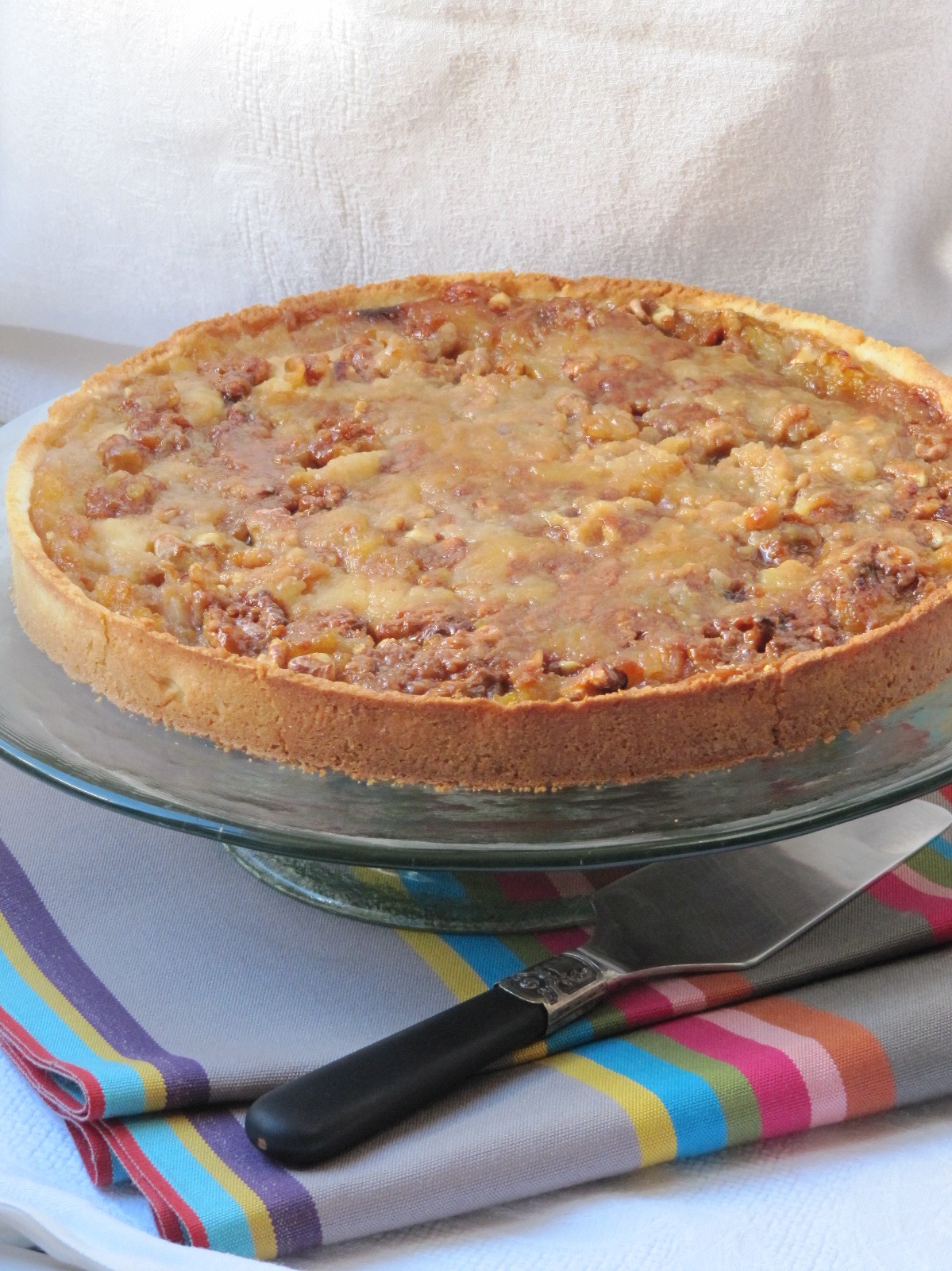 La cuisine d'ici et d'ISCA Tarte aux pommes, caramel au beurre salé et noix La cuisine d'ici et d'ISCA Tarte aux pommes, caramel au beurre salé et noix