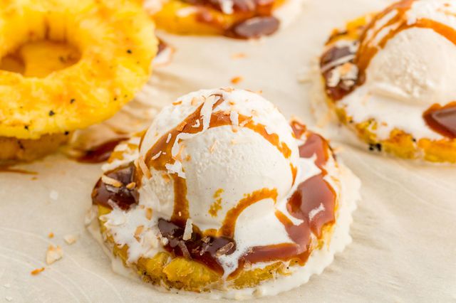 Grilled Pineapple Sundaes - food-drink-recipes.com Grilled Pineapple Sundaes - food-drink-recipes.com