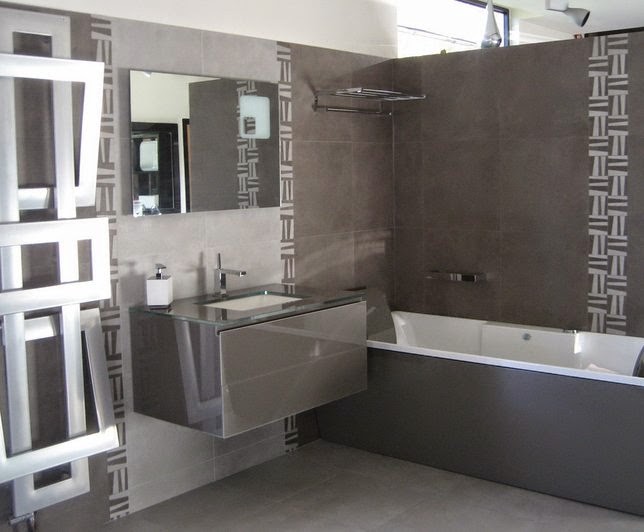 10 Baños en color gris y blanco modernos - Colores en Casa