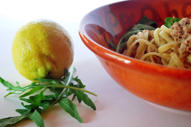 spaghetti con tonno, rucola e limone di nigella