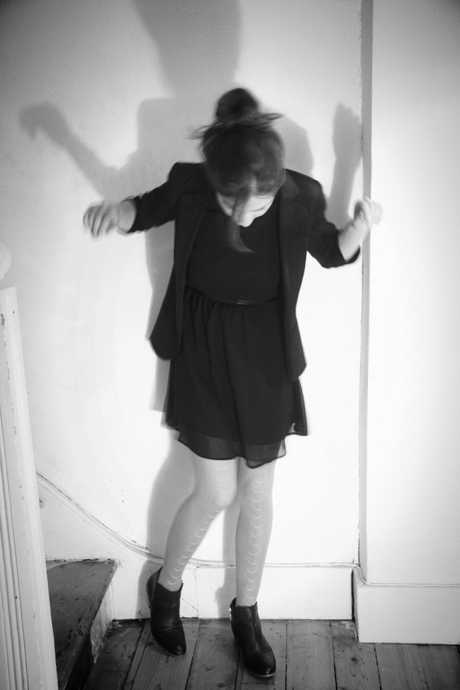 What I’m Wearing – Black On Black + Hand Screen Printed Tights