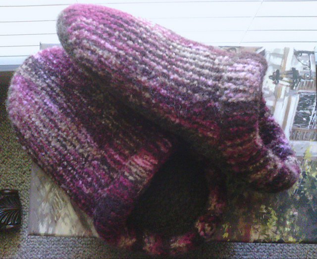 Knit Knot Purl Curl: Love me some felted slippers...