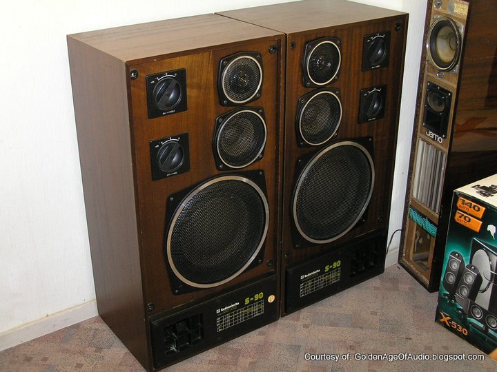 Vintage Audio Speaker 102