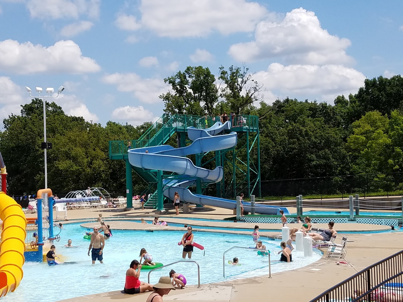 Play St. Louis RiverChase Rec Center of Fenton Outdoor Pool, Fenton
