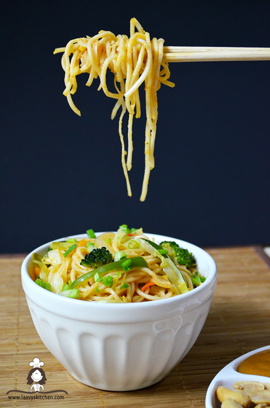 Laavy's Kitchen A food blog by Laavy Veg Hakka Noodles / Chow mein