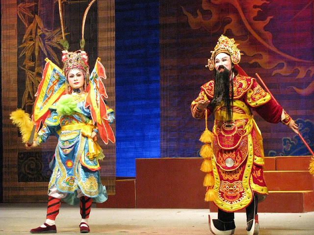 Cai Luong - the combination of western opera and classical drama 1