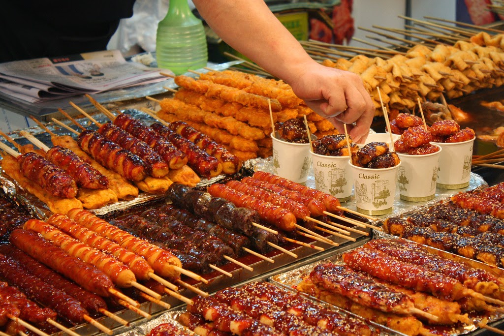 SEOUL'S MUST-EAT STREET FOOD | The Front Row Liners