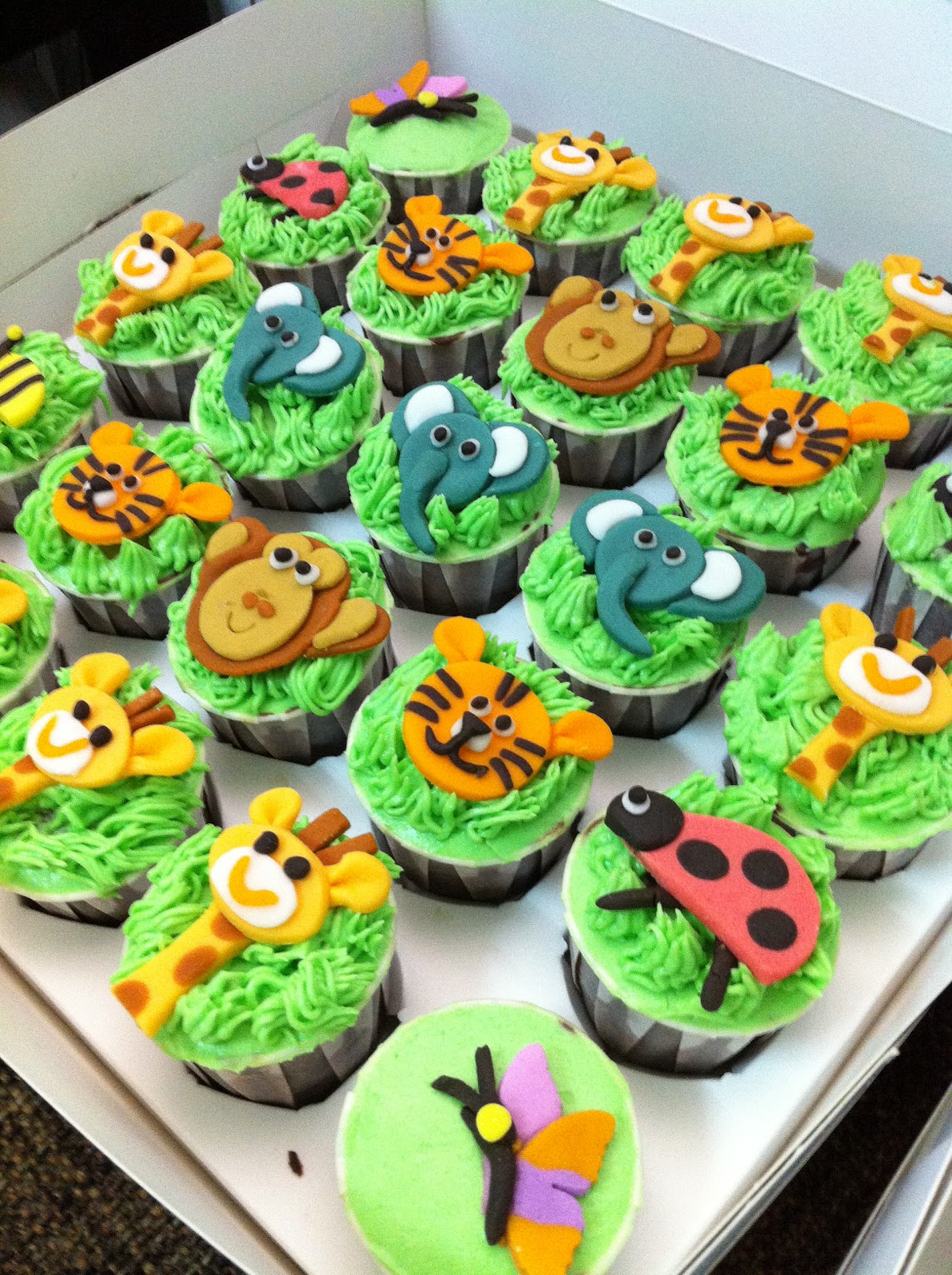 NoriBakes4U We are now in Labuan!!!!: Safari Cupcakes