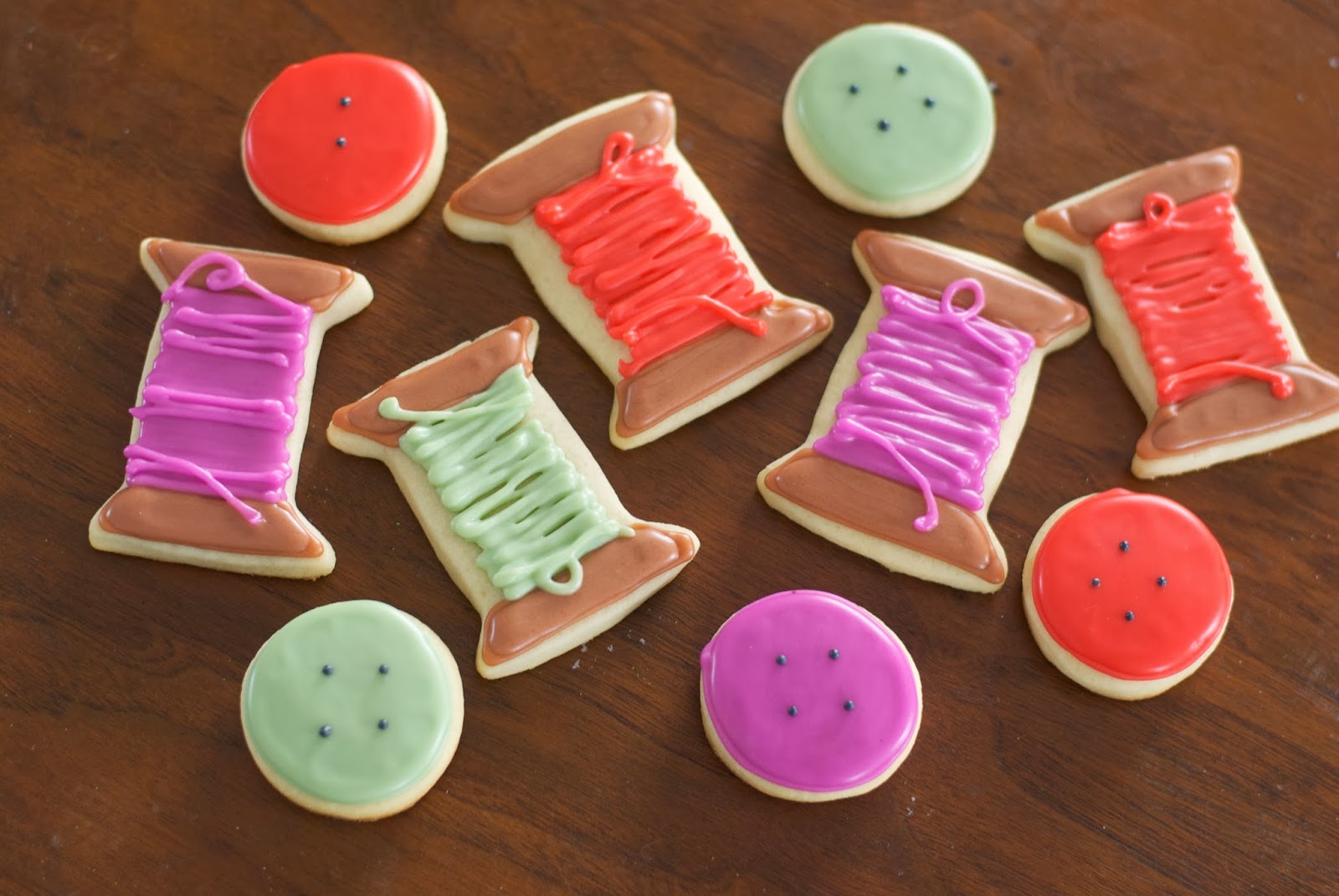 Country Cupboard Cakes: Sewing Cookies