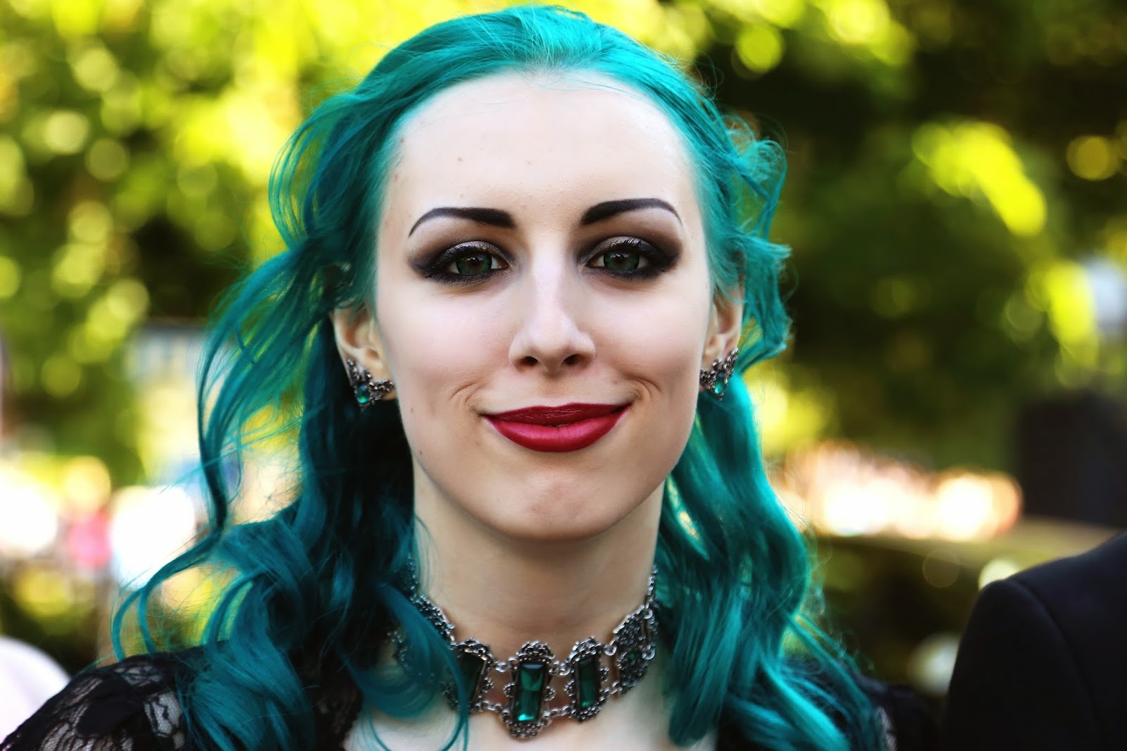 Upp flyga orden... Söndagsporträtt Queen Emerald.