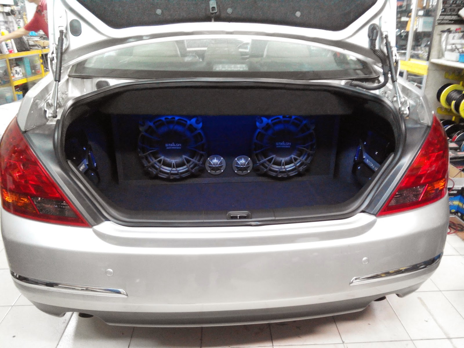 EB AUDIO simple car audio rear trunk custom work , next time u take