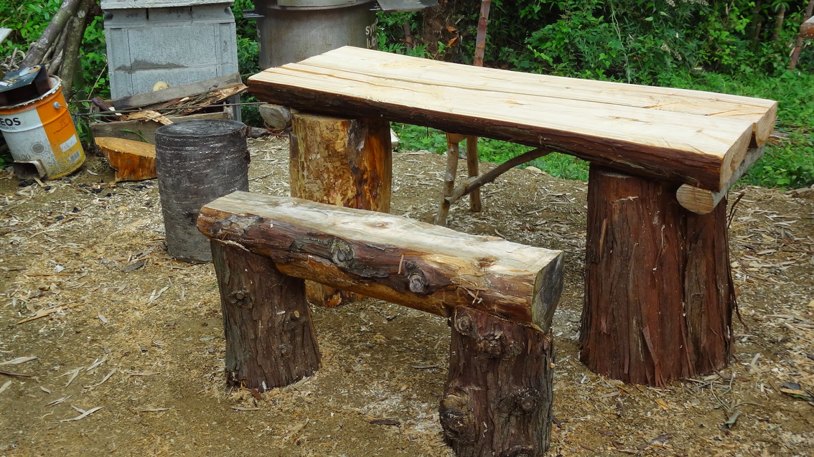 old farmer's house ピザとアップルケーキ、丸太のテーブル