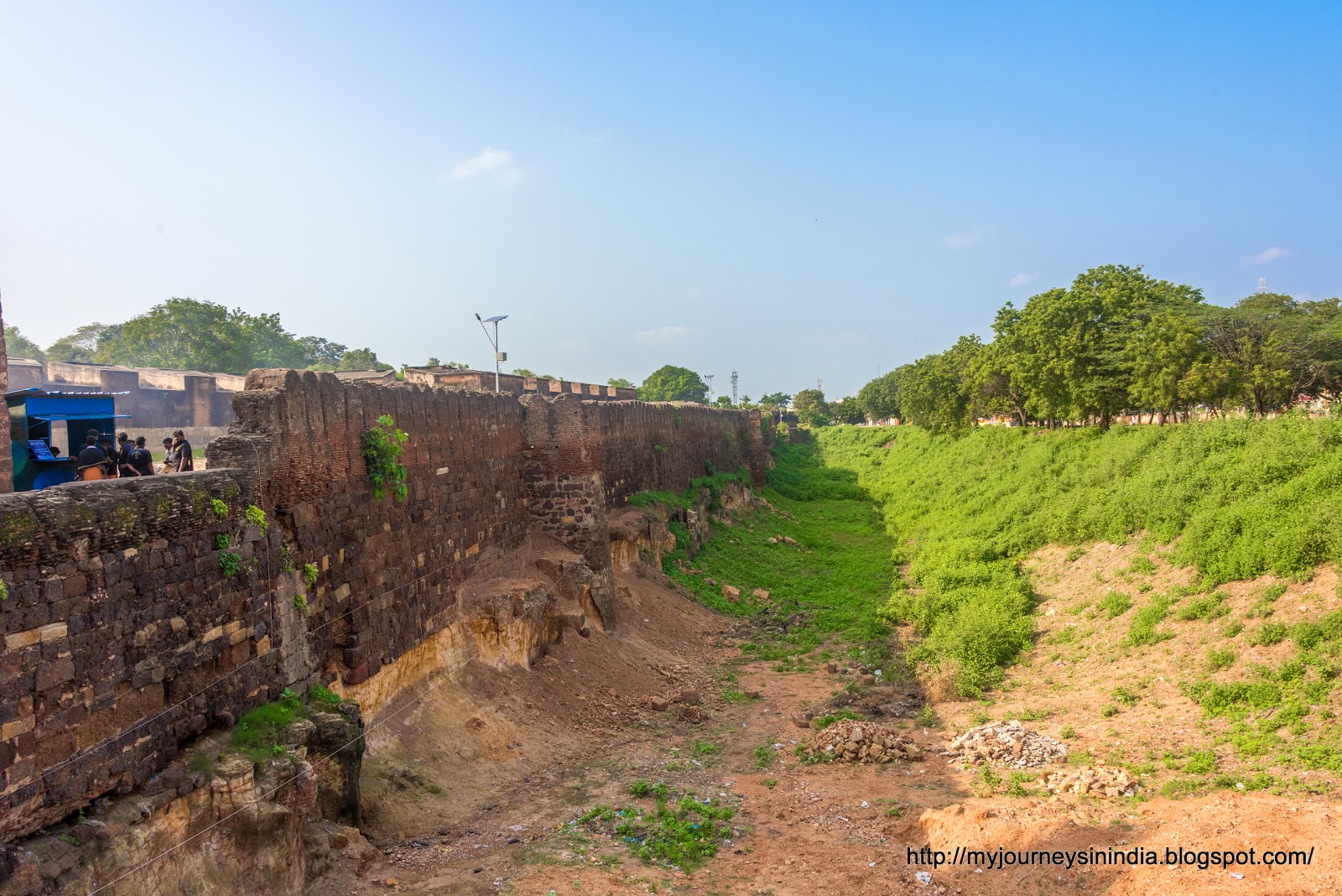 Thanjavur Brihadeeswarar Temple Moat