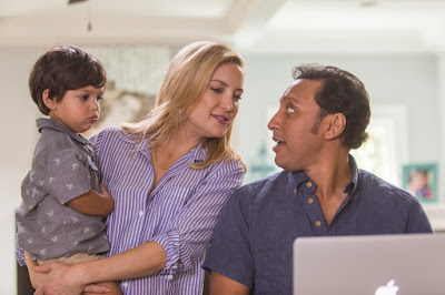 Kate Hudson and Aasif Mandvi in Mother's Day