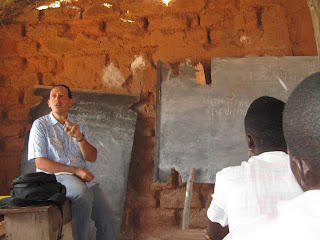 P. Joan Soler Missioner a Togo, Joan Soler, Togo, aula compartida