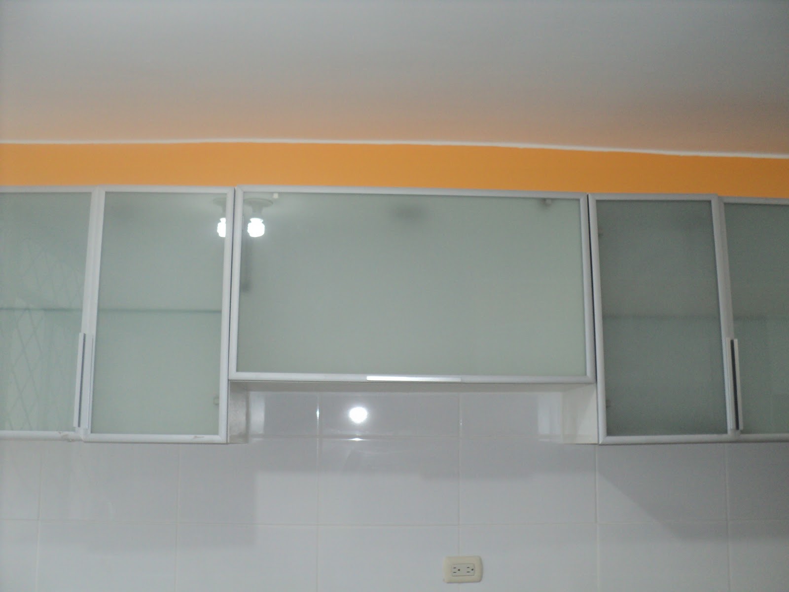 E y G Proyectos Integrales - Muebles en melamina,aluminio y vidrio