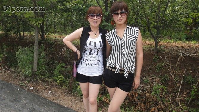 Takittoo Wife Pics: Chinese Wife Flashes Her Sntach on Vacation