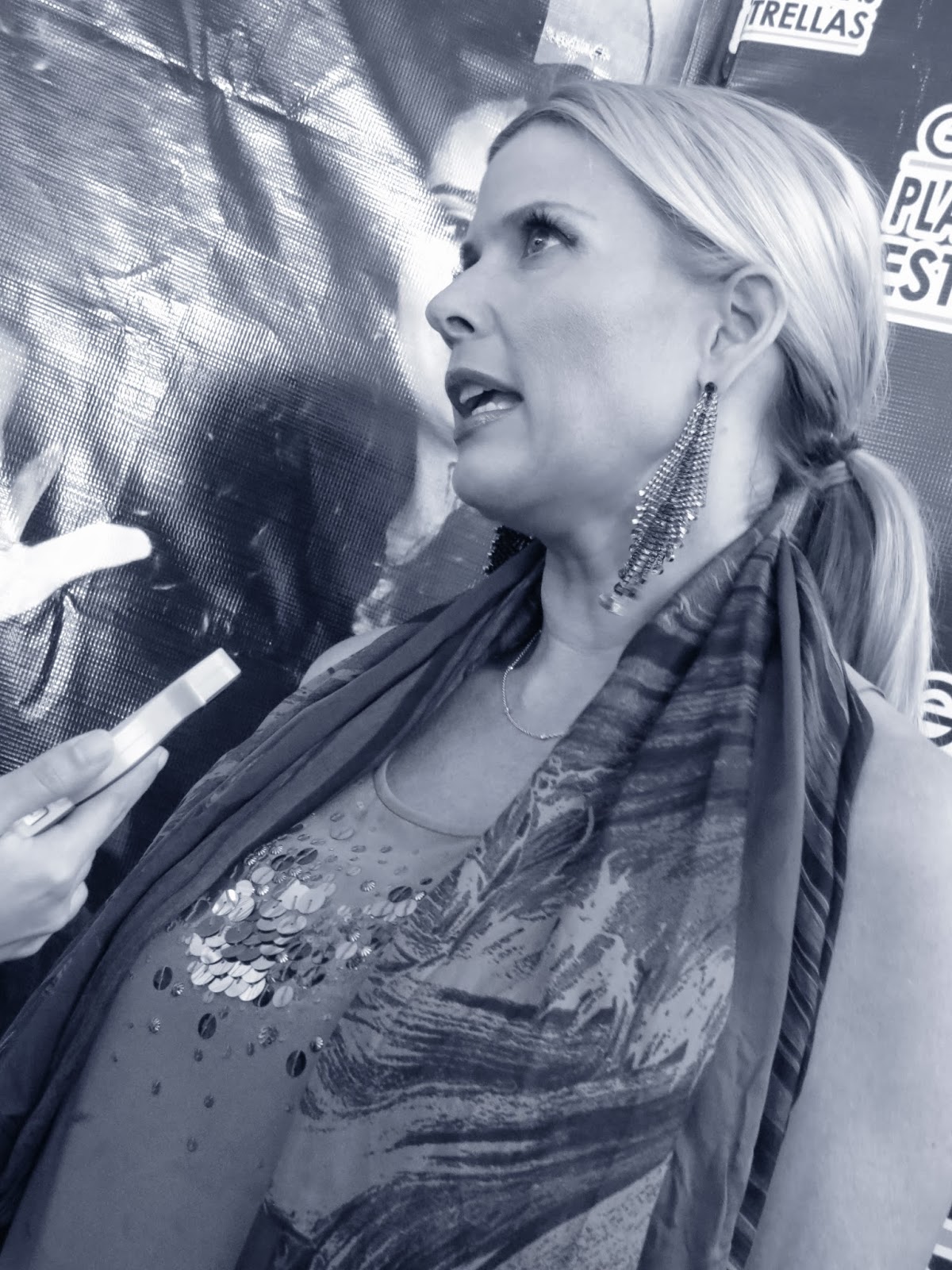 internautaSOY SISSI FLEITAS EN FIRMA DE AUTOGRAFOS PARA PLAYBOY EN