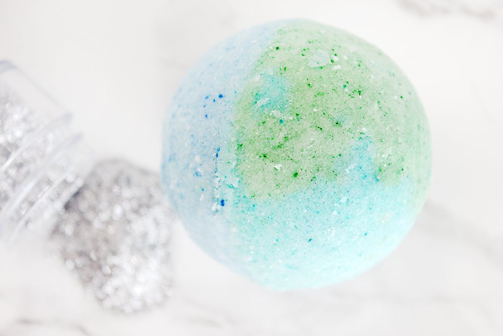 Southern Mom Loves DIY Mermaid Shimmer Bath Bombs! {LUSHious Recipe}