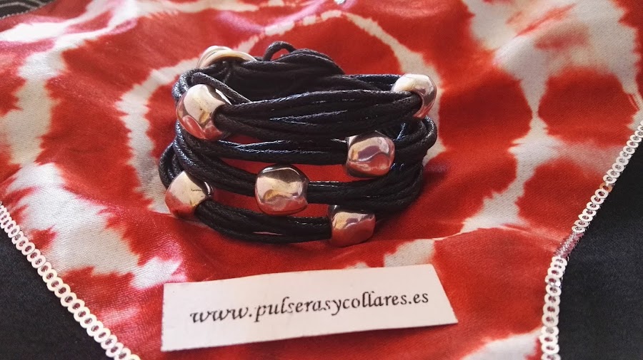 pulseras y collares
