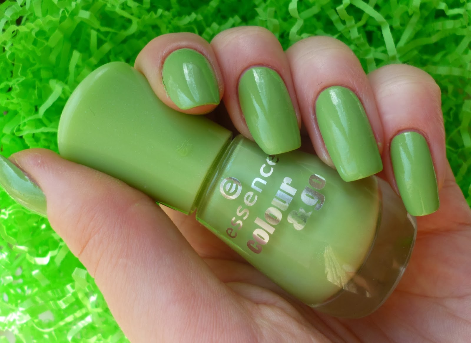 Essence лак для ногтей оттенки. Эссенс 133. Лак для ногтей bio nail color. Essence кофта. Нейтральные цвета.