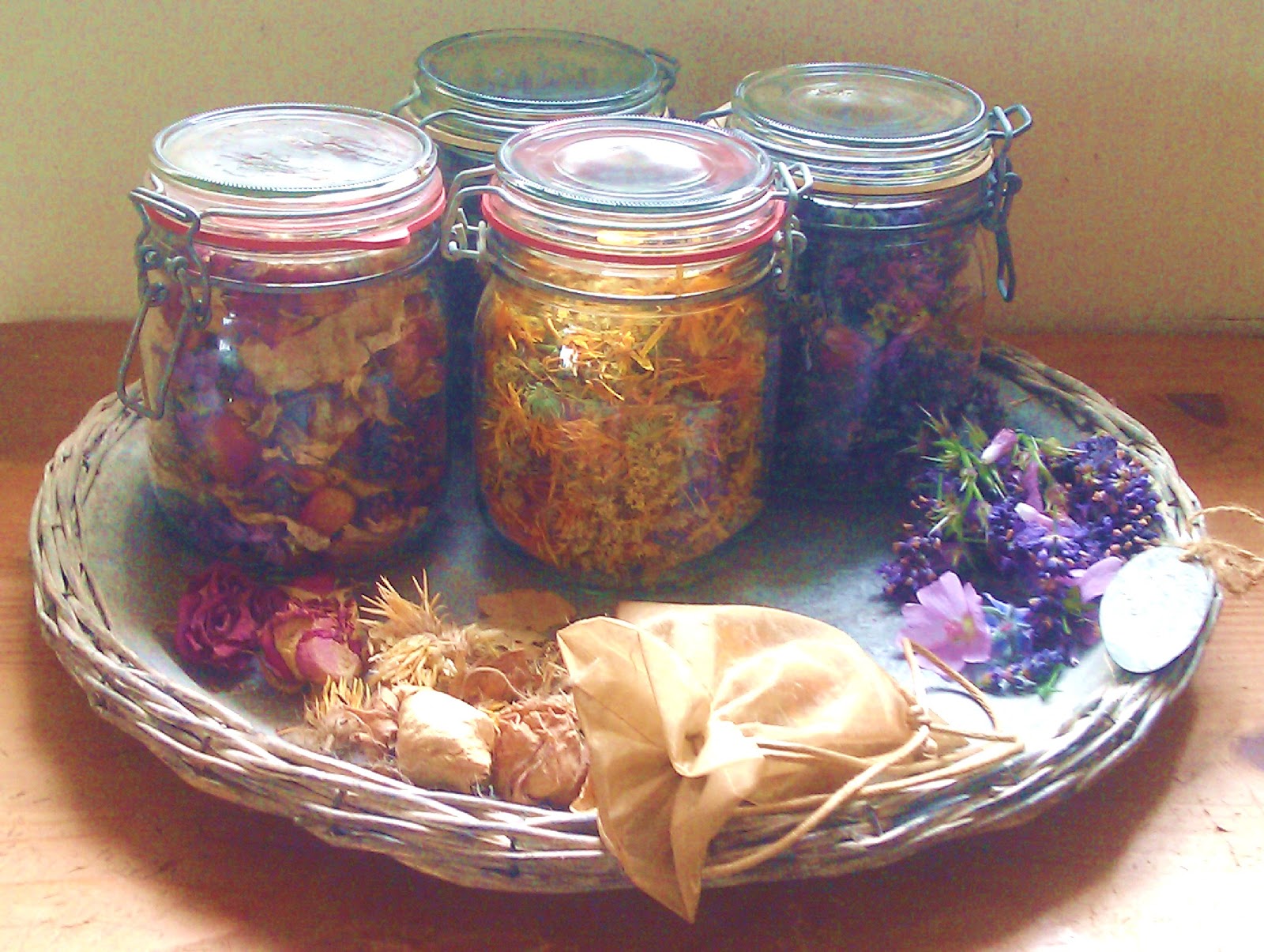 Style in English Home made potpourri, part two the flowers