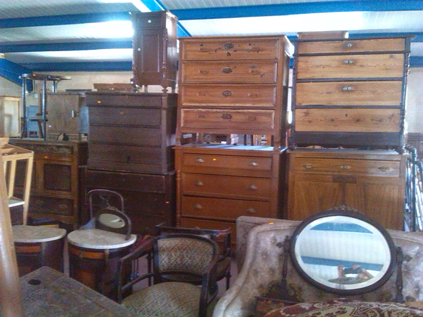 ANTIGÜEDADES Muebles sin restaurar