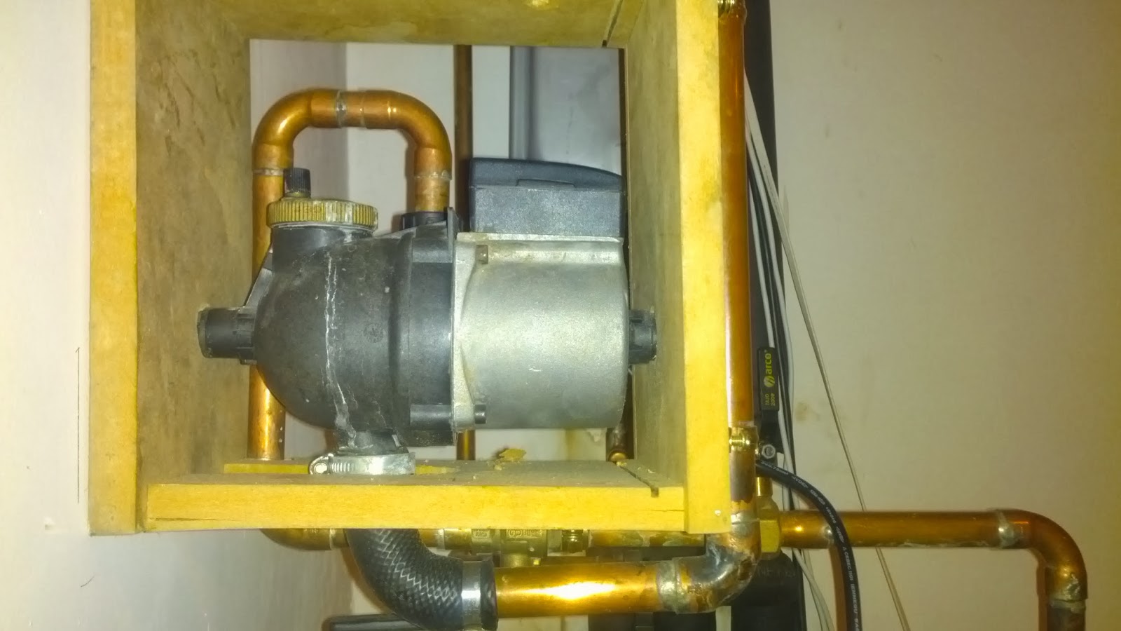 Aicanduit: Calefacción solar de bajo coste. Construyendo un