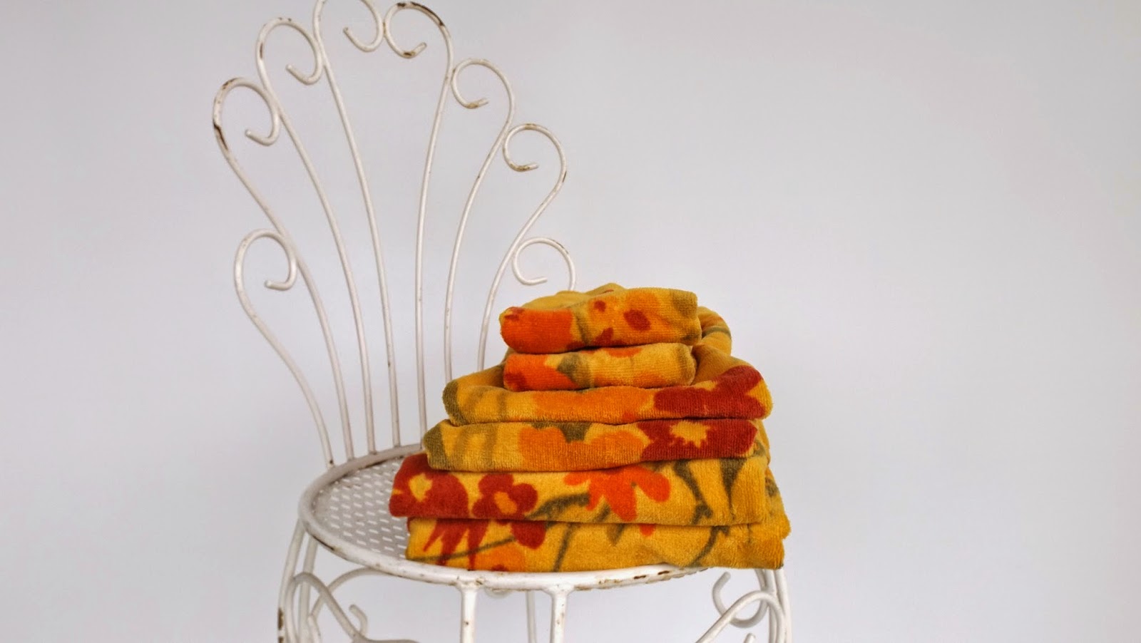 Still Stunning Vintage Resale Vintage Springmaid Bath Towel Set / Bath