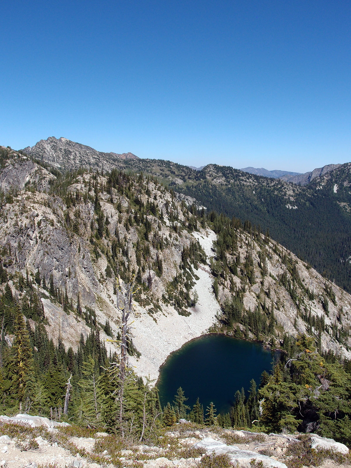 Seeking Ultra Rainbow RidgeTwisp Lake loop, North Cascades National Park