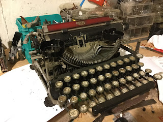 removing the body on a royal typewriter