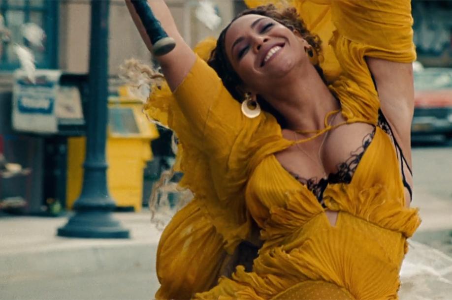 Beyoncé LEMONADE Ecco cosa indossa nel video di Hold Up (e le