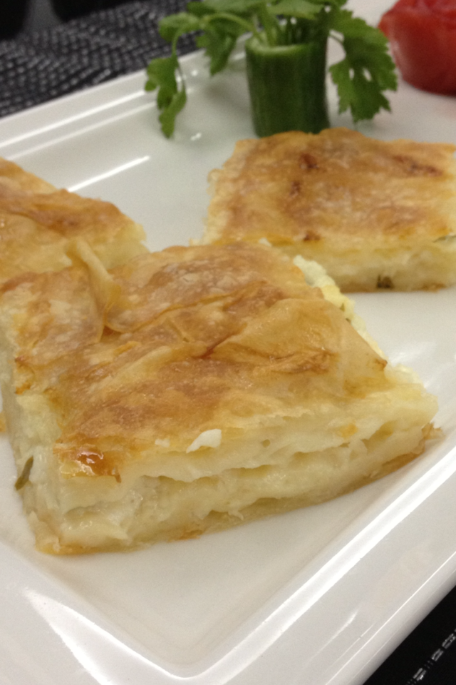 TEPSİ BÖREĞİ SÜSLÜ MUTFAK