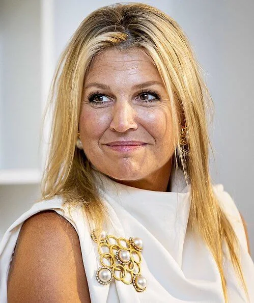 Queen Maxima wore Zara Sleeveless high-neck shirt. Maxima wore a sleeveless top by Zara. pearl earring and pearl brooch