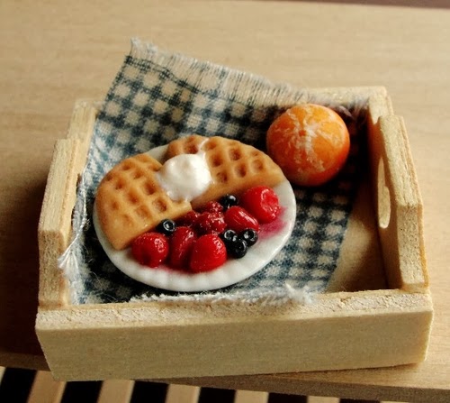 11-Breakfast-in-Bed-Small-Miniature-Food-Doll-Houses-Kim-Fairchildart-www-designstack-co