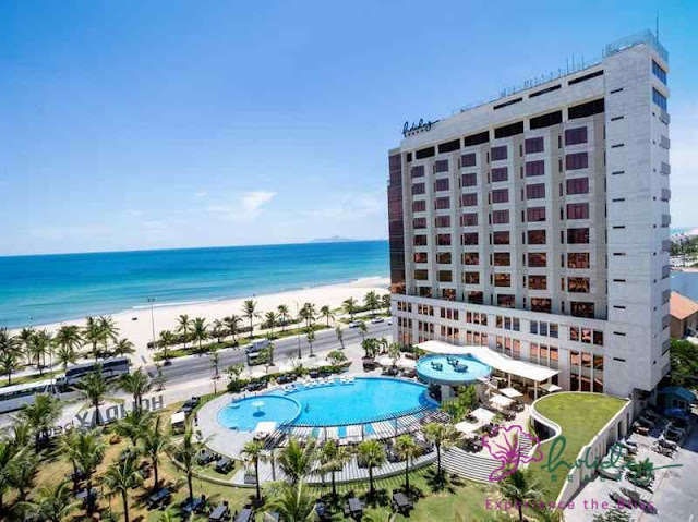 Phòng khách sạn ven biển hay trung tâm thành phố khi đi du lịch ở Đà Nẵng? Holiday-beach-hotel-1