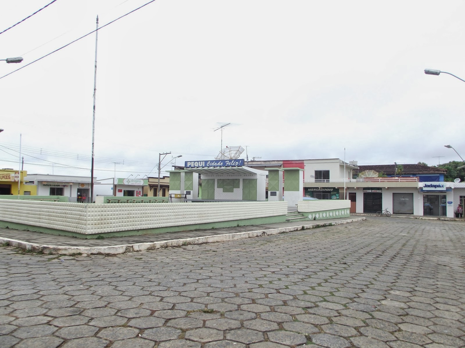 TURISTANDO PELO MUNDO Pequi, Minas Gerais Aqui você desce de tobogã