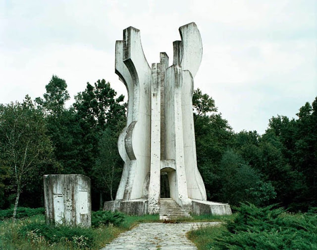 Monumentos olvidados de la ex Yugoslavia