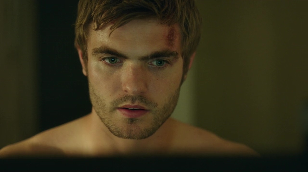 ausCAPS: Alex Roe shirtless in Rings
