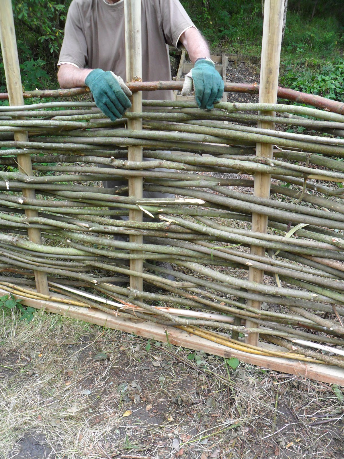 Cromwell Bottom Wildlife Group Willow Screen Weaving