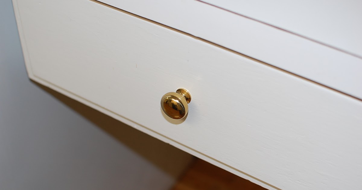 Painting Cabinet Handles - An Easy Update with Rub & Buff