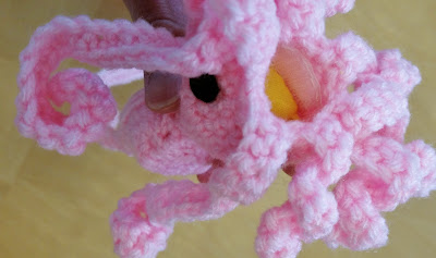 Crochet squid cat toy with refillable catnip pocket