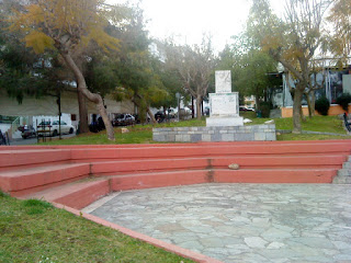 μνημείο ΕΠΟΝ στο Περιστέρι