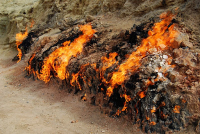 9 Wisata Api Abadi yang Terjadi Secara Ilmiah dan Tak Pernah Padam Di Dunia